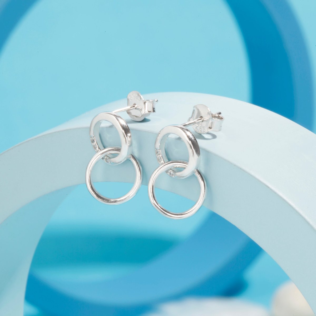 Blisse Allure Sterling Silver Interlinked Circle Earrings.