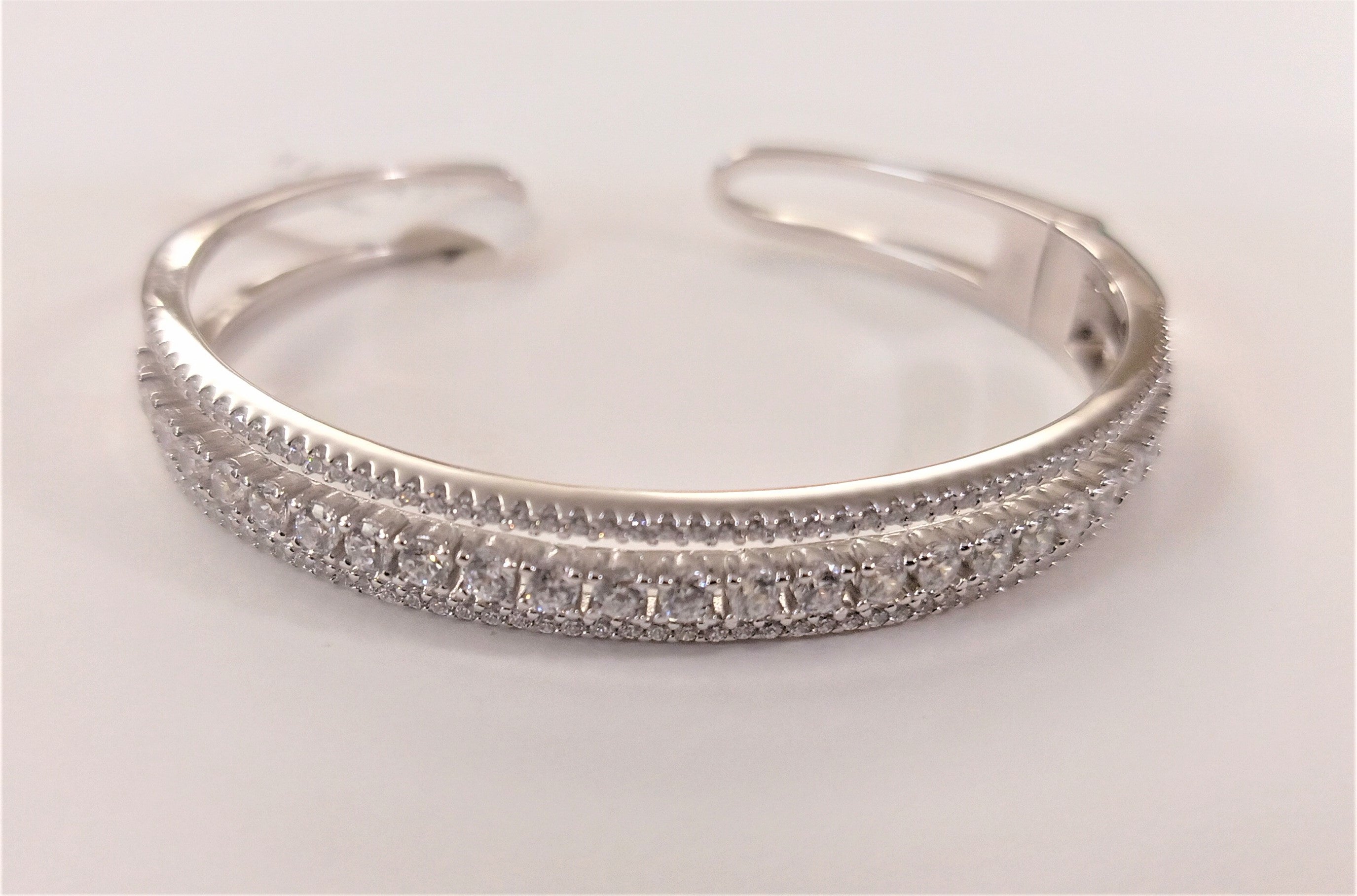 Blisse Allure Sterling Silver Clara Bangle