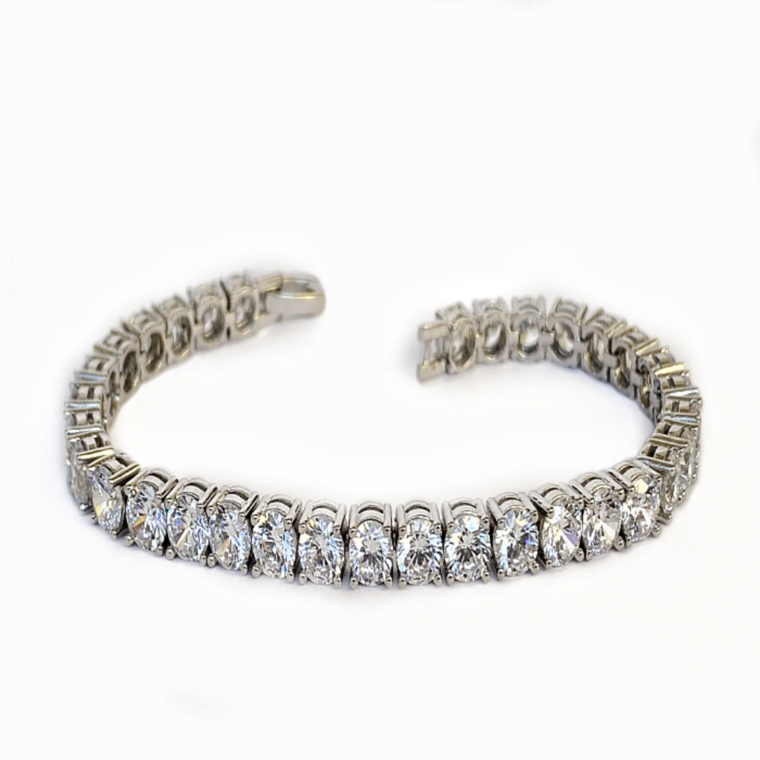 Princess Cut Diamond 14k White Gold Invisible Bracelet 12 mm – Avianne  Jewelers